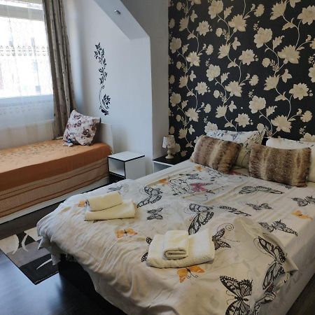 חונדוארה White Black Rooms מראה חיצוני תמונה