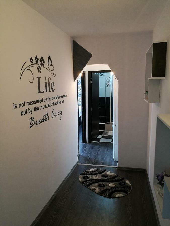 חונדוארה White Black Rooms מראה חיצוני תמונה